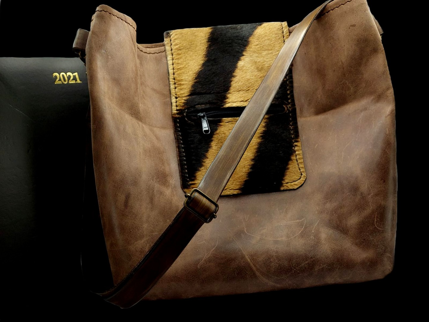 Leather Tote Medium Magnet Clip Handbag