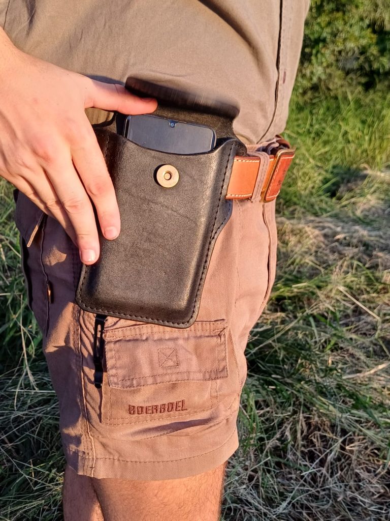 Leather Cell Phone Vertical Closed Pouch - Hunt Africa Leather