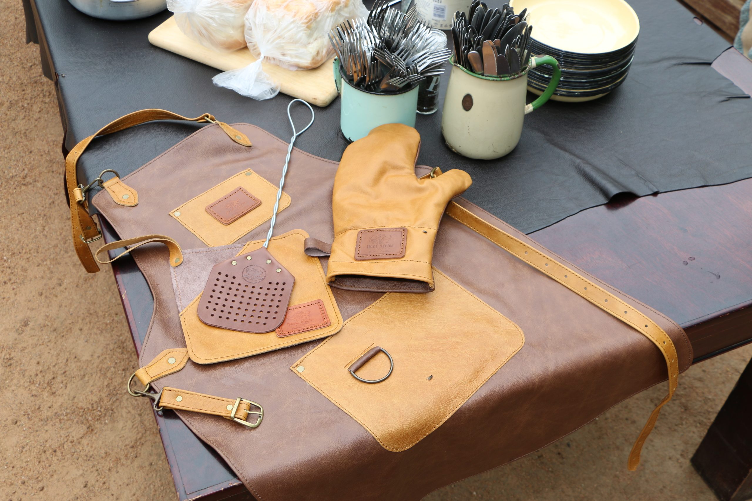 CORP-FLY-SWATTER-Leather-Fly-Swatter-02