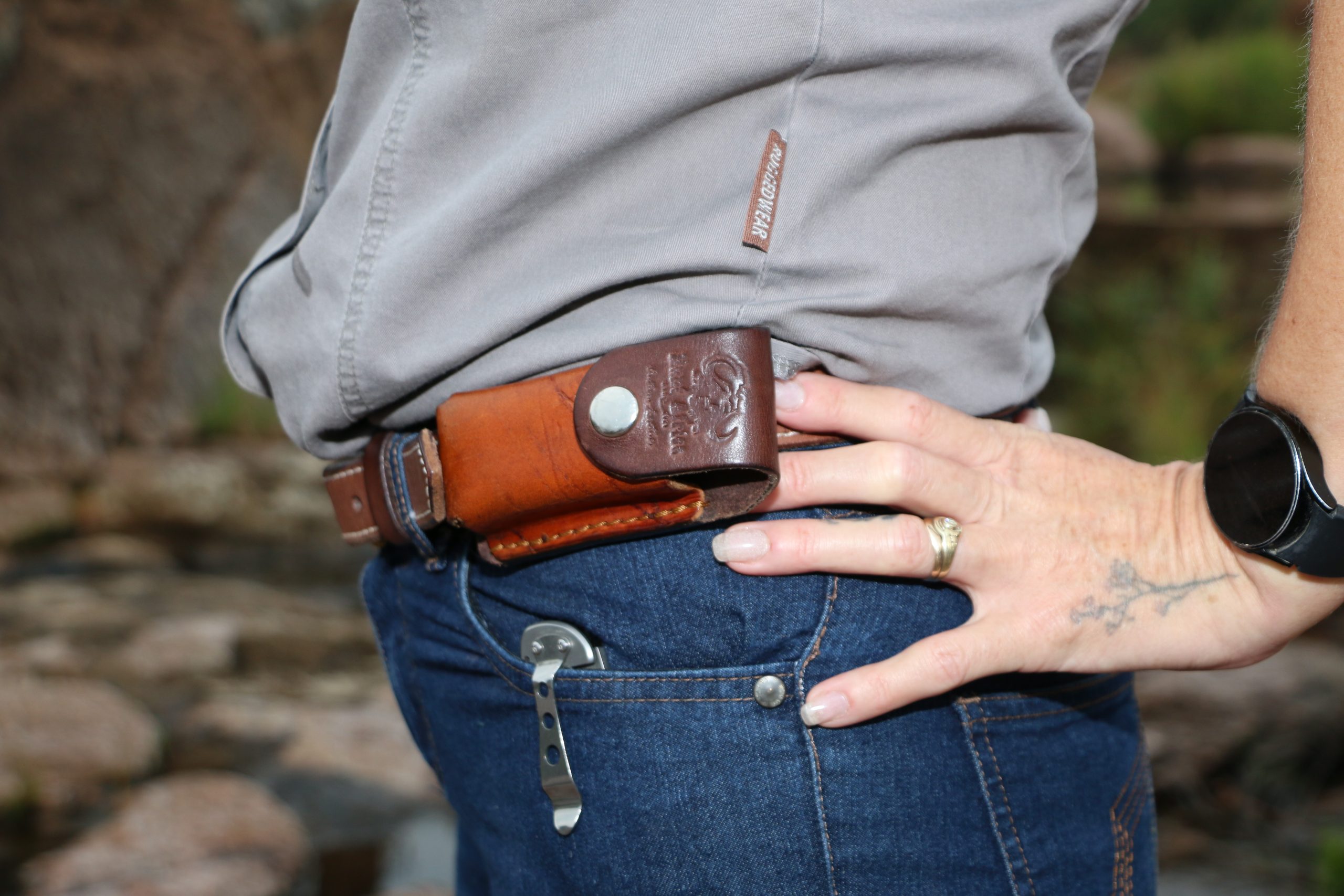 CORP-MULTITOOL-POUCH-Leather-Multitool-Pouch-02